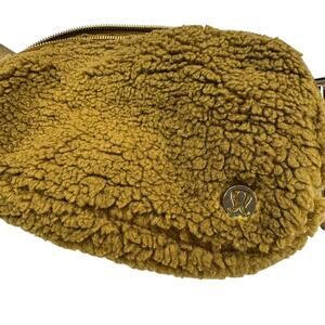 Lululemon Everywhere Belt Bag